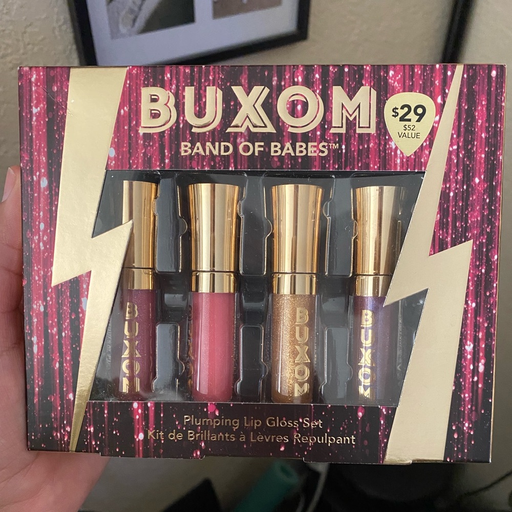Plumping lip gloss
